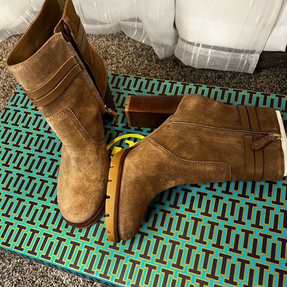 New Tory Burch Leigh Lug Sole Bootie Suede - Picture 6 of 6